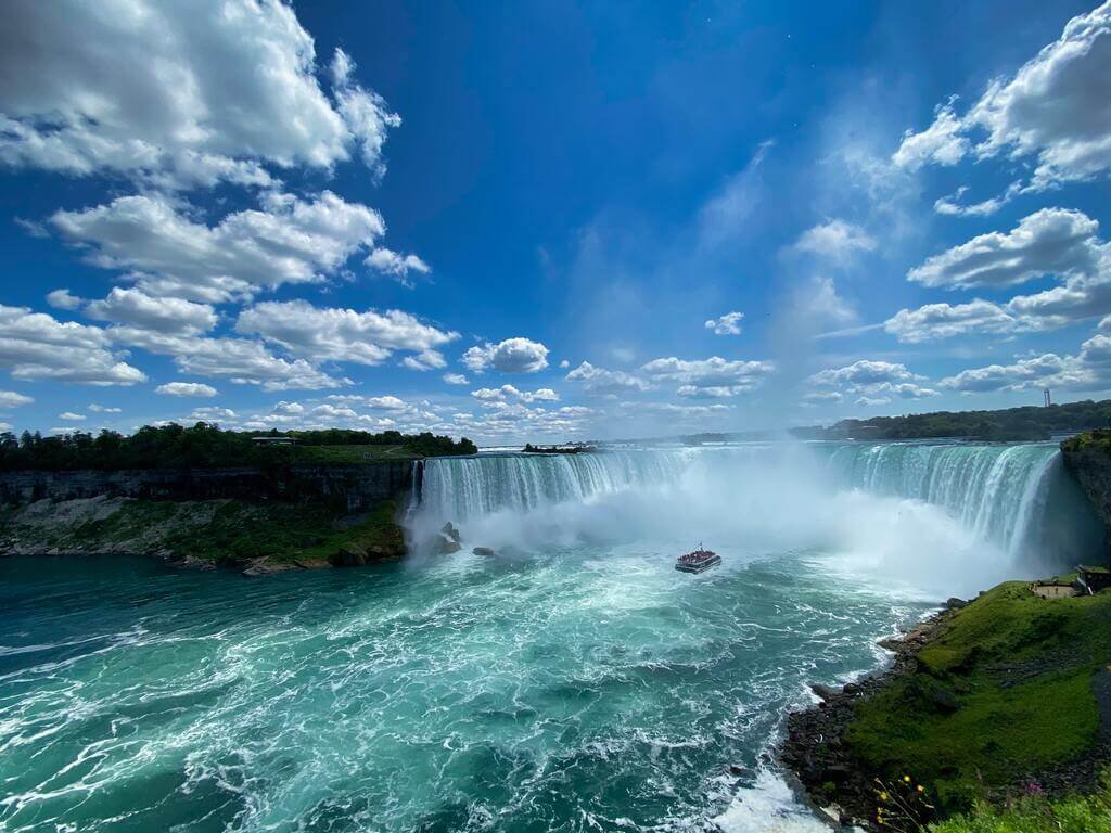 Tourists at Niagara Falls