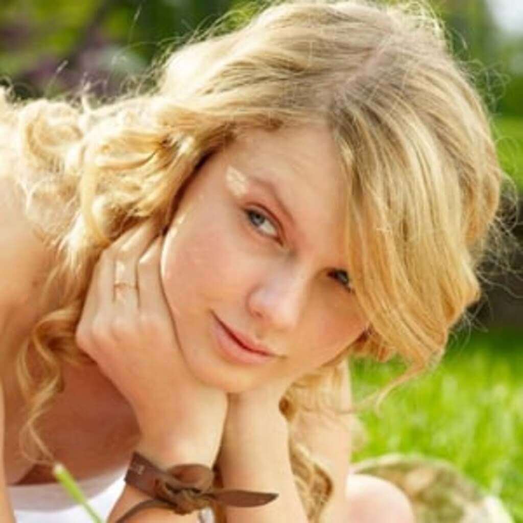 Rare Photos of Taylor Swift Without Makeup [Unseen Pictures]