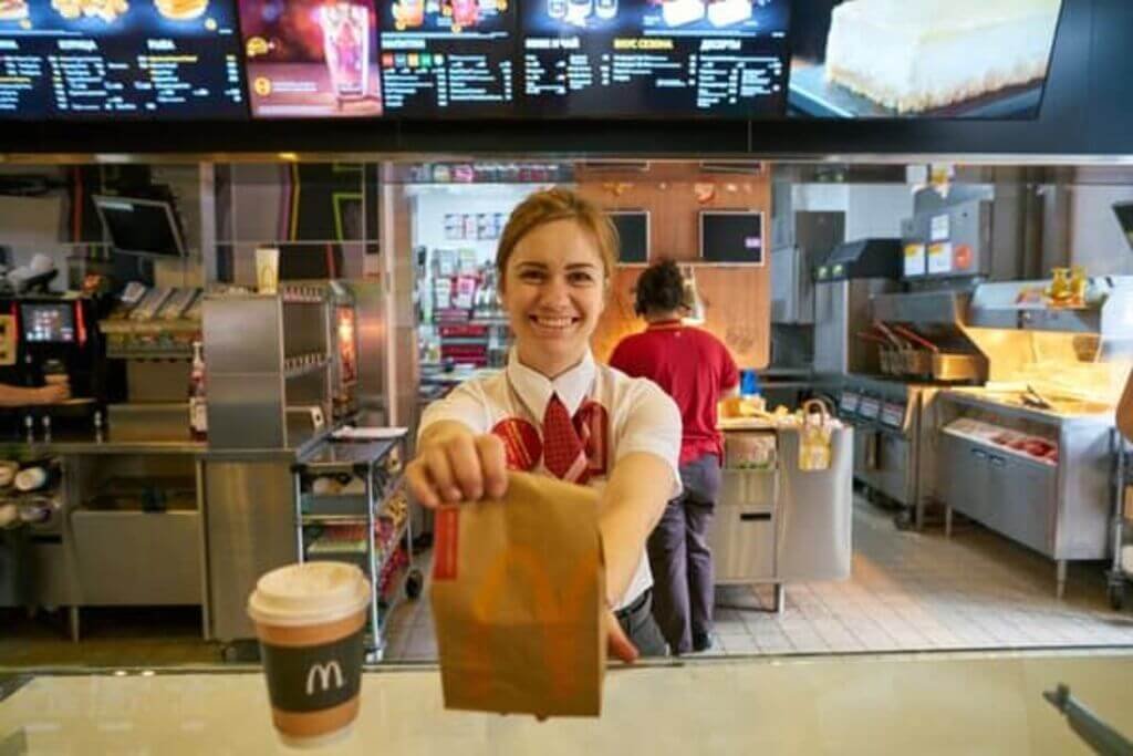 What Time Does Mcdonalds Serve Lunch?