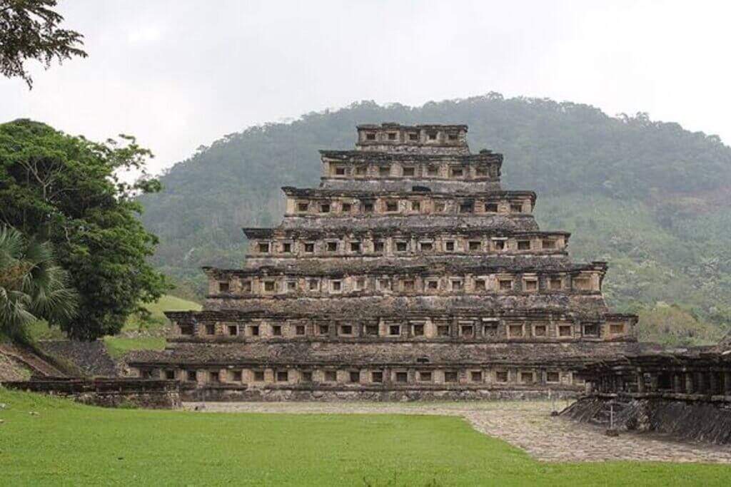 El Tajn's Pyramid of the Niches in Mexico: Mexico Pyramids