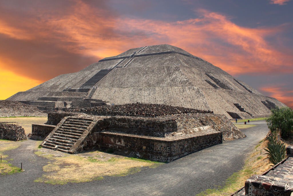 Teotihuacán's Pyramid of the Sun: Mexico Pyramids