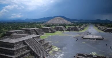 Teotihuacan's Pyramid of the Moon: Pyramid in Mexico