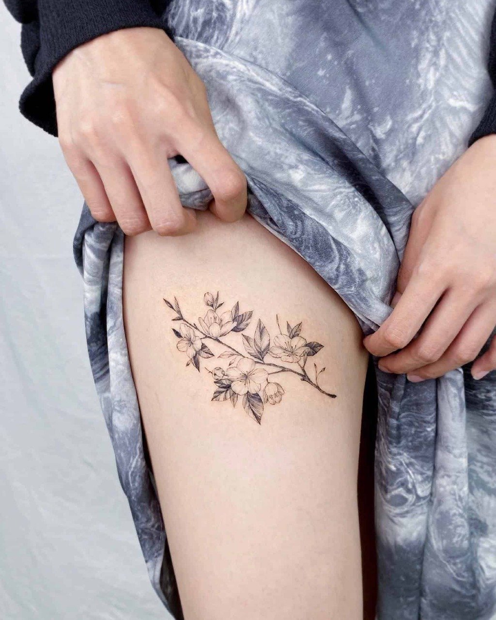 attractive women's small thigh tattoos
